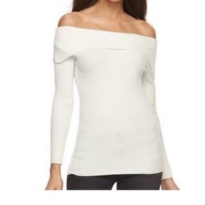 Jennifer Lopez off the shoulder top